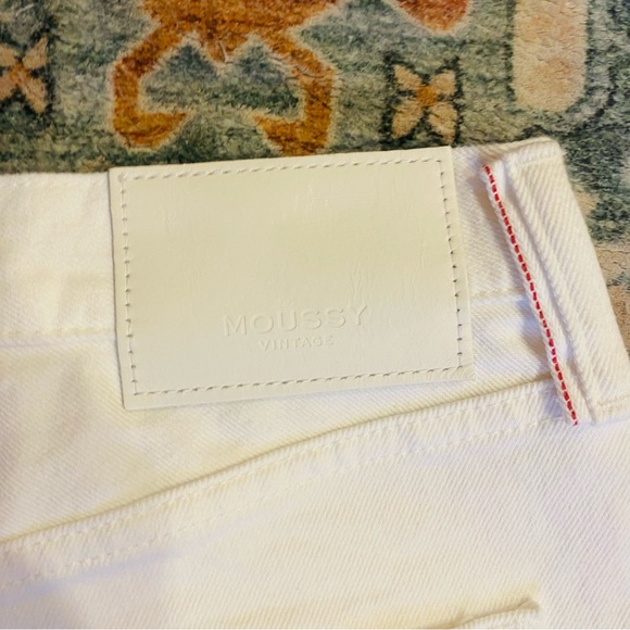 Moussy Vintage Aurora Wide Straight Jean White Raw Hem - Picture 15 of 15